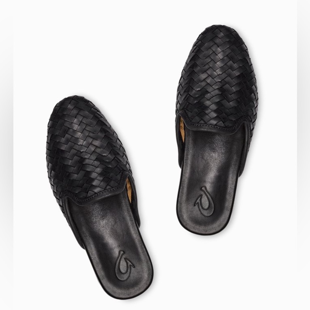 Olukai/Tommy Bahama Black Woven Leather Mules
